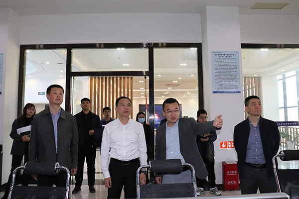 王市長參觀照片修改版.JPG