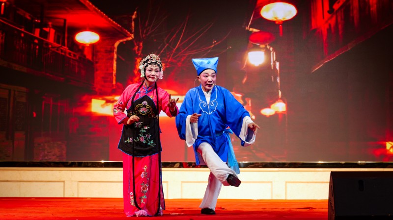 22.夫妻觀燈.jpg